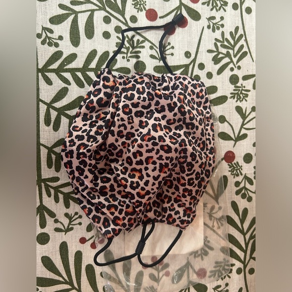 Slip Reusable Face Covering  Mask NIB - Picture 3 of 7